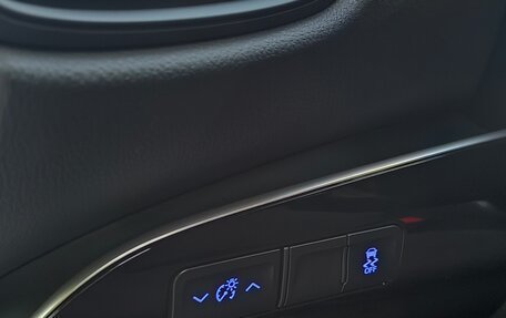 Toyota Prius IV XW50, 2020 год, 3 050 000 рублей, 24 фотография