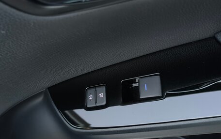 Toyota Prius IV XW50, 2020 год, 3 050 000 рублей, 31 фотография