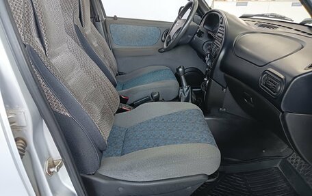 Chevrolet Niva I рестайлинг, 2005 год, 299 000 рублей, 23 фотография
