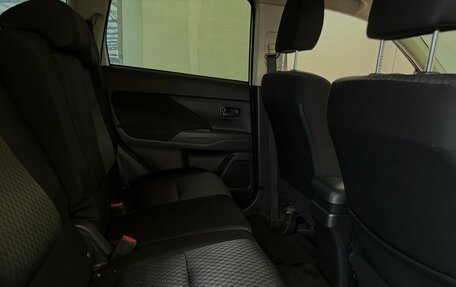 Mitsubishi Outlander III рестайлинг 3, 2014 год, 1 350 000 рублей, 11 фотография
