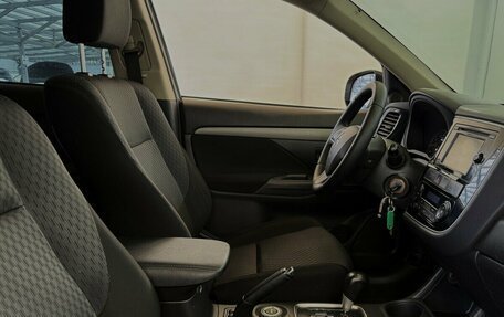 Mitsubishi Outlander III рестайлинг 3, 2014 год, 1 350 000 рублей, 10 фотография