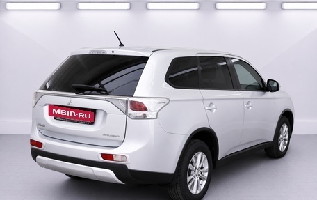 Mitsubishi Outlander III рестайлинг 3, 2014 год, 1 350 000 рублей, 4 фотография