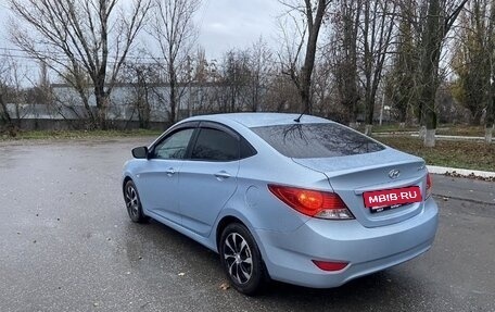 Hyundai Solaris II рестайлинг, 2011 год, 650 000 рублей, 3 фотография