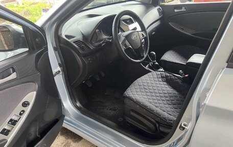 Hyundai Solaris II рестайлинг, 2011 год, 650 000 рублей, 15 фотография