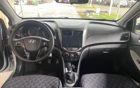 Hyundai Solaris II рестайлинг, 2011 год, 650 000 рублей, 14 фотография