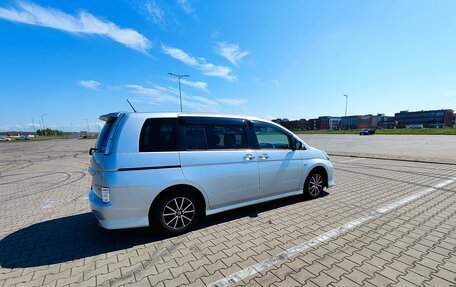 Toyota ISis I, 2012 год, 1 400 000 рублей, 4 фотография