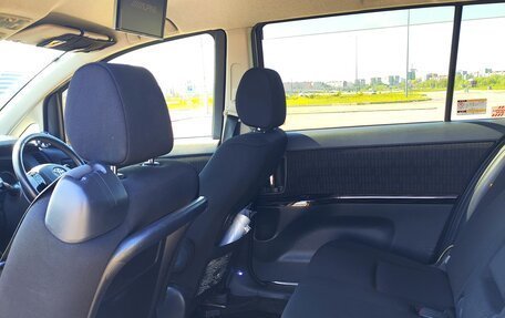 Toyota ISis I, 2012 год, 1 400 000 рублей, 11 фотография