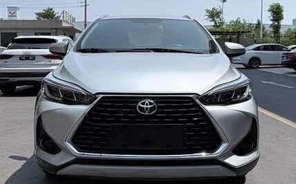 Toyota Yaris XP150 рестайлинг, 2023 год, 1 898 034 рублей, 2 фотография
