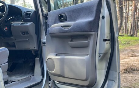 Nissan Serena II, 2000 год, 523 000 рублей, 24 фотография