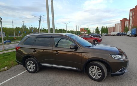 Mitsubishi Outlander III рестайлинг 3, 2015 год, 1 900 000 рублей, 3 фотография
