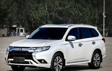 Mitsubishi Outlander III рестайлинг 3, 2022 год, 1 890 002 рублей, 1 фотография