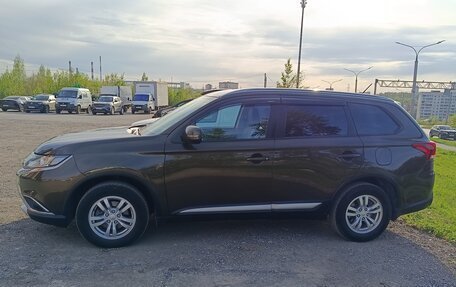 Mitsubishi Outlander III рестайлинг 3, 2015 год, 1 900 000 рублей, 4 фотография