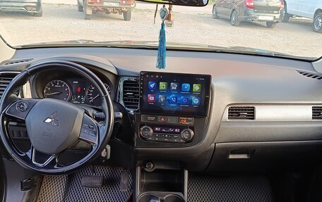 Mitsubishi Outlander III рестайлинг 3, 2015 год, 1 900 000 рублей, 8 фотография