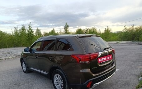 Mitsubishi Outlander III рестайлинг 3, 2015 год, 1 900 000 рублей, 5 фотография