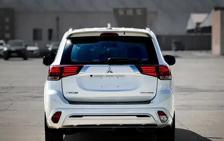 Mitsubishi Outlander III рестайлинг 3, 2022 год, 1 890 002 рублей, 5 фотография