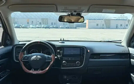 Mitsubishi Outlander III рестайлинг 3, 2022 год, 1 890 002 рублей, 9 фотография