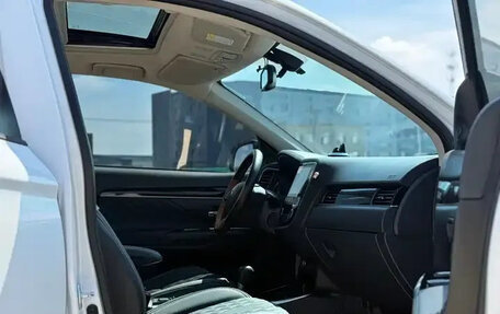 Mitsubishi Outlander III рестайлинг 3, 2022 год, 1 890 002 рублей, 21 фотография