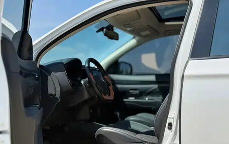 Mitsubishi Outlander III рестайлинг 3, 2022 год, 1 890 002 рублей, 18 фотография