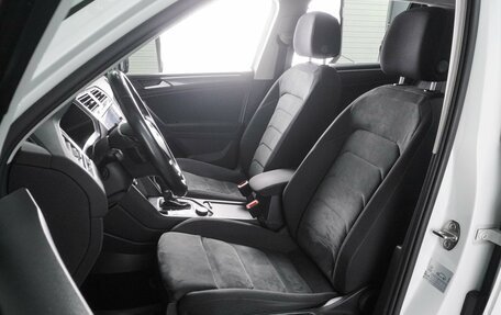Volkswagen Tiguan II, 2018 год, 2 547 000 рублей, 10 фотография