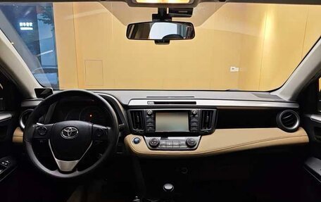 Toyota RAV4, 2019 год, 1 700 000 рублей, 14 фотография