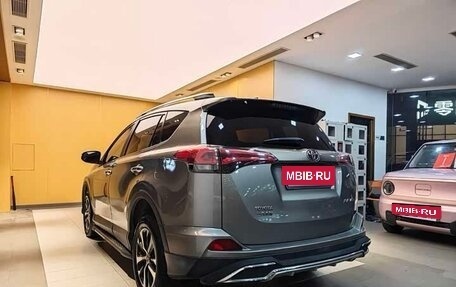 Toyota RAV4, 2019 год, 1 700 000 рублей, 16 фотография