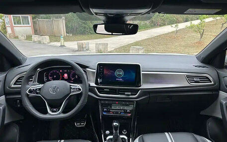 Volkswagen T-Roc I, 2023 год, 1 490 004 рублей, 12 фотография