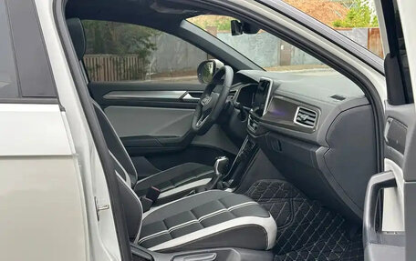 Volkswagen T-Roc I, 2023 год, 1 490 004 рублей, 17 фотография