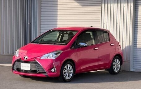 Toyota Vitz, 2017 год, 690 000 рублей, 2 фотография