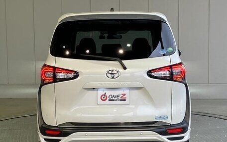 Toyota Sienta II, 2021 год, 1 110 000 рублей, 4 фотография