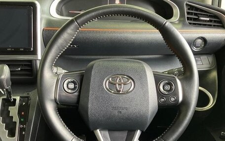 Toyota Sienta II, 2021 год, 1 110 000 рублей, 12 фотография