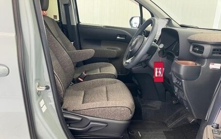 Toyota Sienta, 2023 год, 1 220 000 рублей, 5 фотография