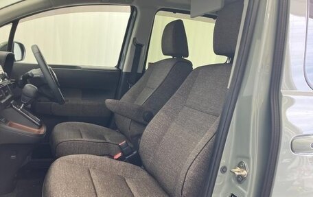 Toyota Sienta, 2023 год, 1 220 000 рублей, 22 фотография
