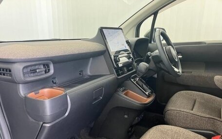 Toyota Sienta, 2023 год, 1 220 000 рублей, 21 фотография