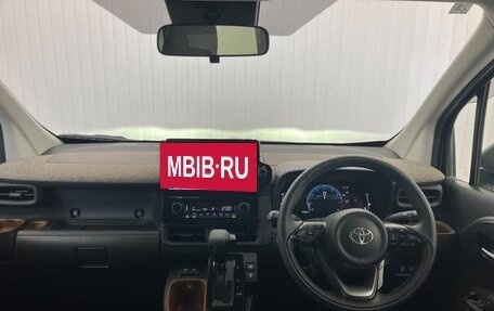 Toyota Sienta, 2023 год, 1 220 000 рублей, 16 фотография