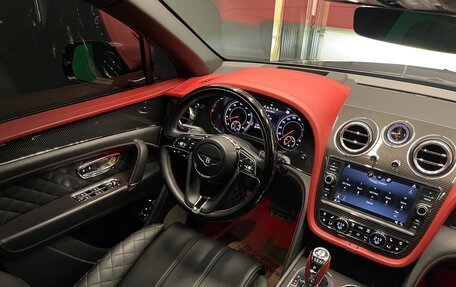 Bentley Bentayga I, 2018 год, 12 000 000 рублей, 27 фотография