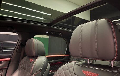Bentley Bentayga I, 2018 год, 12 000 000 рублей, 18 фотография