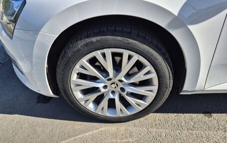 Skoda Superb III рестайлинг, 2019 год, 1 750 000 рублей, 4 фотография