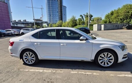 Skoda Superb III рестайлинг, 2019 год, 1 750 000 рублей, 32 фотография