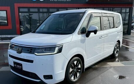 Honda Stepwgn, 2022 год, 2 250 000 рублей, 2 фотография