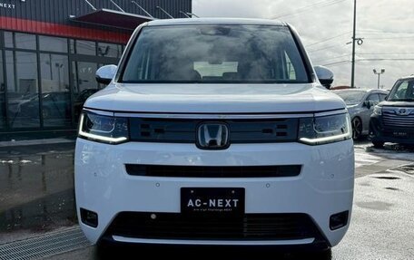 Honda Stepwgn, 2022 год, 2 250 000 рублей, 4 фотография