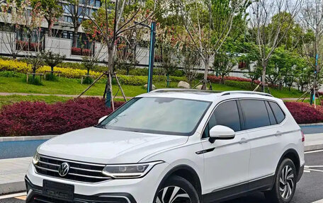 Volkswagen Tiguan II, 2023 год, 2 200 004 рублей, 1 фотография
