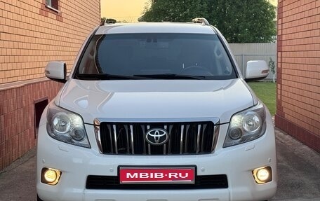 Toyota Land Cruiser Prado 150 рестайлинг 2, 2013 год, 3 650 000 рублей, 1 фотография