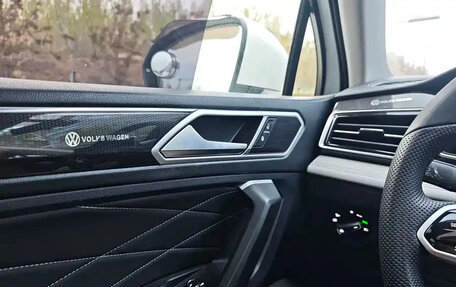 Volkswagen Tiguan II, 2023 год, 2 200 004 рублей, 10 фотография