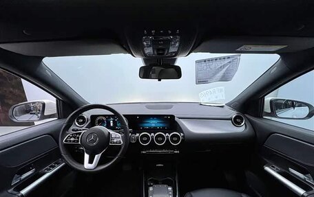 Mercedes-Benz GLA, 2022 год, 1 950 000 рублей, 10 фотография