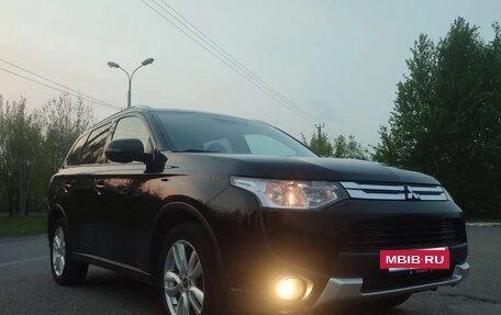 Mitsubishi Outlander III рестайлинг 3, 2014 год, 1 410 000 рублей, 3 фотография