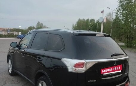 Mitsubishi Outlander III рестайлинг 3, 2014 год, 1 410 000 рублей, 5 фотография