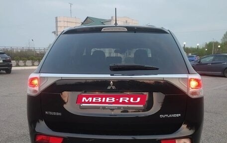 Mitsubishi Outlander III рестайлинг 3, 2014 год, 1 410 000 рублей, 7 фотография
