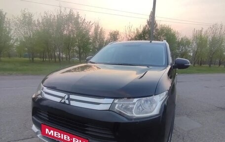 Mitsubishi Outlander III рестайлинг 3, 2014 год, 1 410 000 рублей, 8 фотография