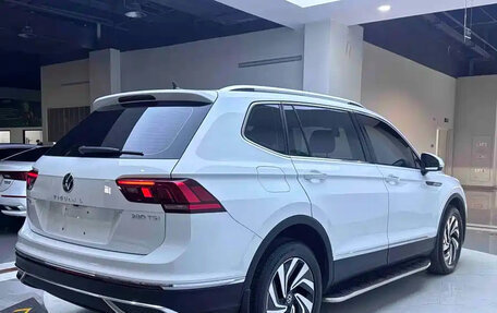 Volkswagen Tiguan II, 2023 год, 2 650 000 рублей, 3 фотография