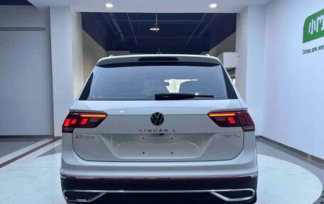 Volkswagen Tiguan II, 2023 год, 2 650 000 рублей, 7 фотография
